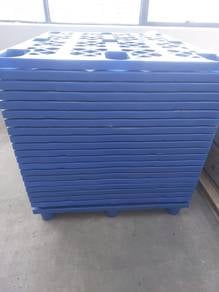 plastic pallets