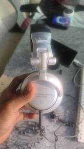 sony MDR Z700