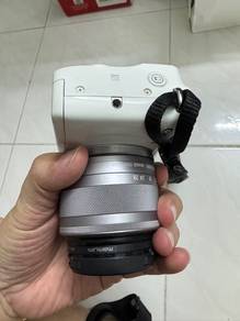 Used Canon EOS M10 white
