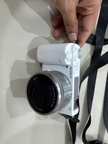 Sony ZV-E10 Interchangeable-Lens Digital Camera
