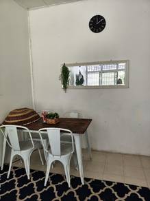 Meja makan untuk dilepaskan