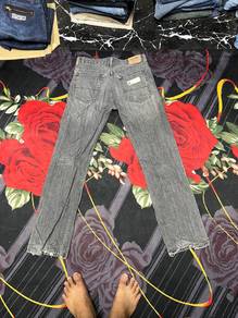 seluar jeans signature levi saiz 31