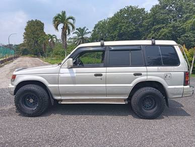 Mitsubishi Pajero in Bandar Pusat Jengka, PHG
