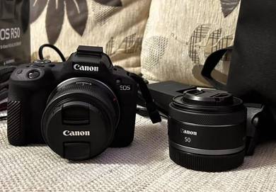 DSLR V Canon R50 in good condition