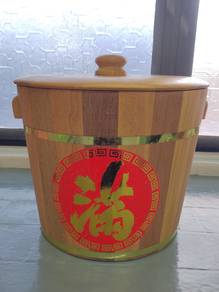 Wooden rice bucket