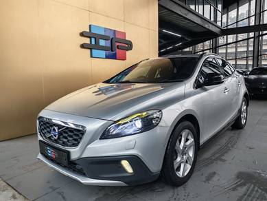 Volvo V40 CROSS COUNTRY T5 in Salak Selatan, KUL