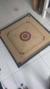 Carrom board 