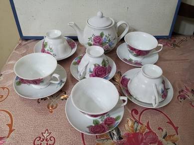 14 Pcs Rose Porcelain Tea Set. Teko Bunga Ros