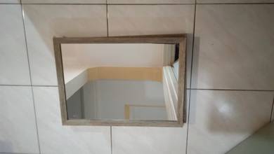 Dua Cermin Untuk Bathroom 