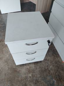 White 3 Level Mobile Pedestal TF530