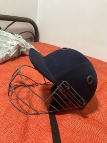 Cricket helmet for hard ball