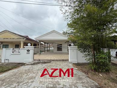 Semi-Detached House For Sale in Miri,SWK