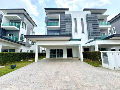 Semi-Detached House For Sale in Setia Alam,SGR