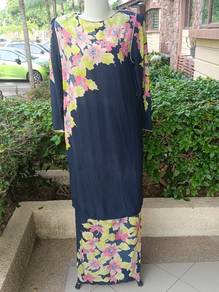 Vintage Navy Blue Batik Sutera Crepe Baju Kurung w