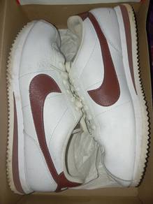 Kasut Nike 