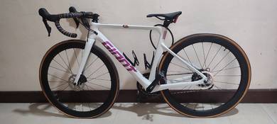 Giant road bike racing 