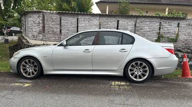 BMW 525i 25i SPORT in Damansara Kim, SGR