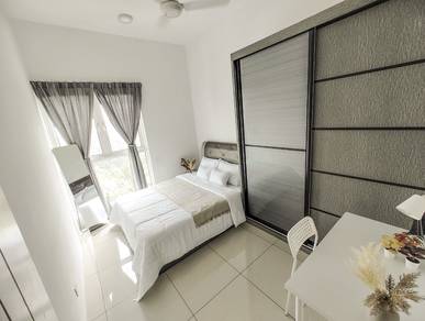 Condominium For Rent in Orchard Ville