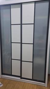 Second-Hand Wardrobe