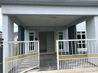 Semi-Detached House For Sale in Serkam,MLK