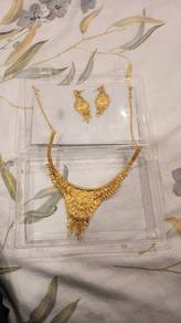 Gold covering necklace and earrings 