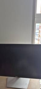 Dell Widescreen Monitor – Slim Bezel, Silver Stand