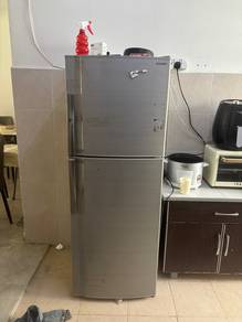 Peti ice 2pintu sharp