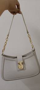 Handbag Jenama David Jones ingin dilepaskan