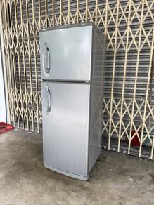 Refrigerator 230L 2door fridge LG lightly used