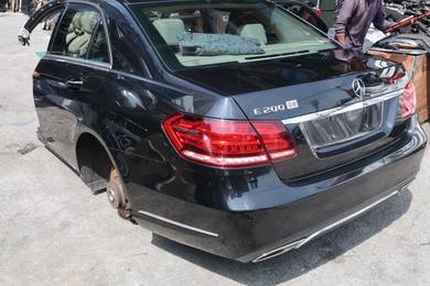 MERCEDES W212 E200 2016 REAR cut