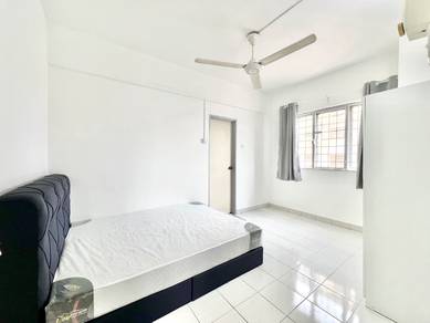 Room in Seri Kembangan, SGR