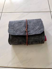 Traveling toiletry bag