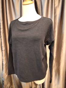Uniqlo Grey Top (size M)