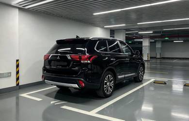 Mitsubishi Outlander 2.0 AWD in Johor Bahru, JHR
