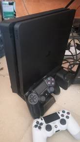PS4 slim 1TB