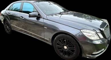 Mercedes Benz E200 200 CGI BlueEFCY AVNTGRDE(CBU) in Jitra, KDH