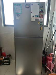 Sharp refrigerator/freezer, Model SJ4122M-SS