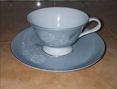 Antique seyei porcelain tea set with holder