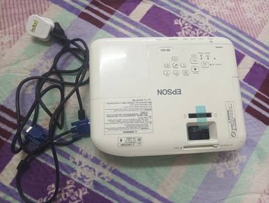 Projektor Epson EB-X05 (Condition Macam Baru!)