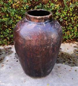 Antique pot tempayan