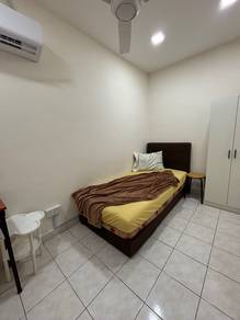 Room in Bandar Botanic, SGR