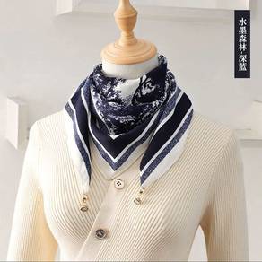 Readystock Magnetic Triangle Neck Warmer Scarf