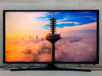 Samsung 40" SMART LED TV good condition 