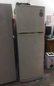 LG 2 doors fridge Peti Sejuk Ais Refrigerator