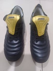 Kasut futsal Turf