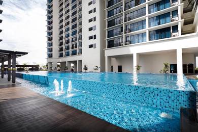 Service Residence For Sale in Trefoil