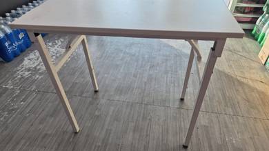Folding table 1.5f x 2.5f