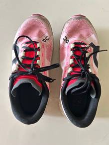 Kasut On Running