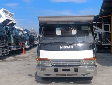 Nissan APR70P Car Carrier