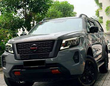 Nissan Navara PRO-4X in Old Klang Road, KUL